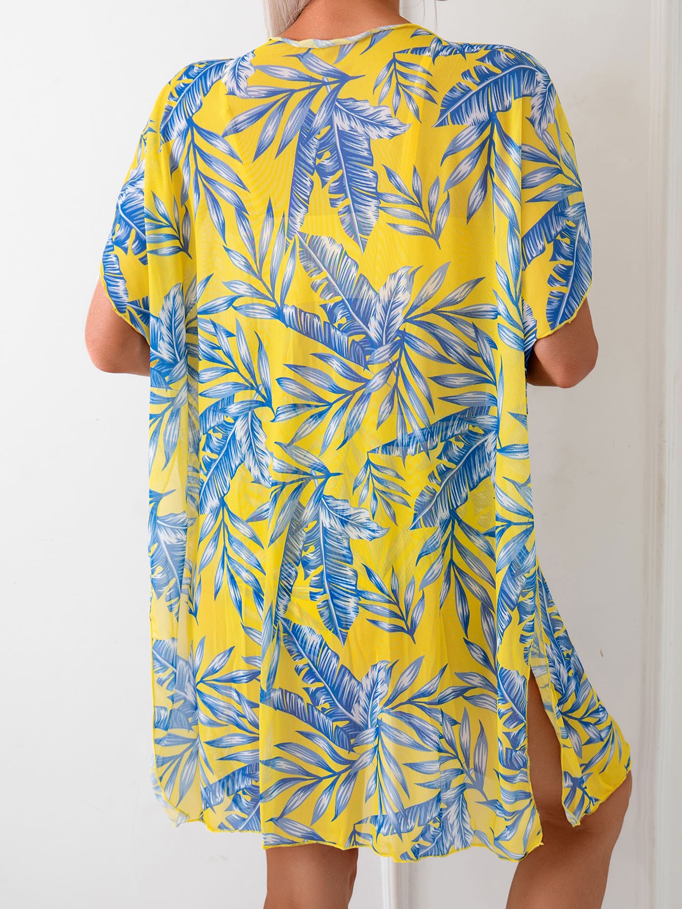 Bikiny s vysokým pasem a kimono přehozem