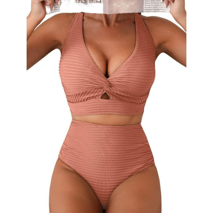Bikiny set s braletovým topem a kalhotkami s vysokým pasem.